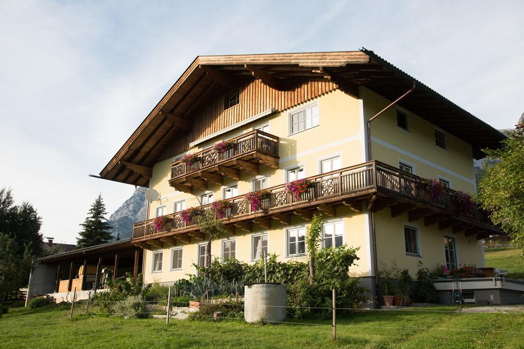 Bio-Bauernhof Einberghof Apartment Pfarrwerfen Exterior foto